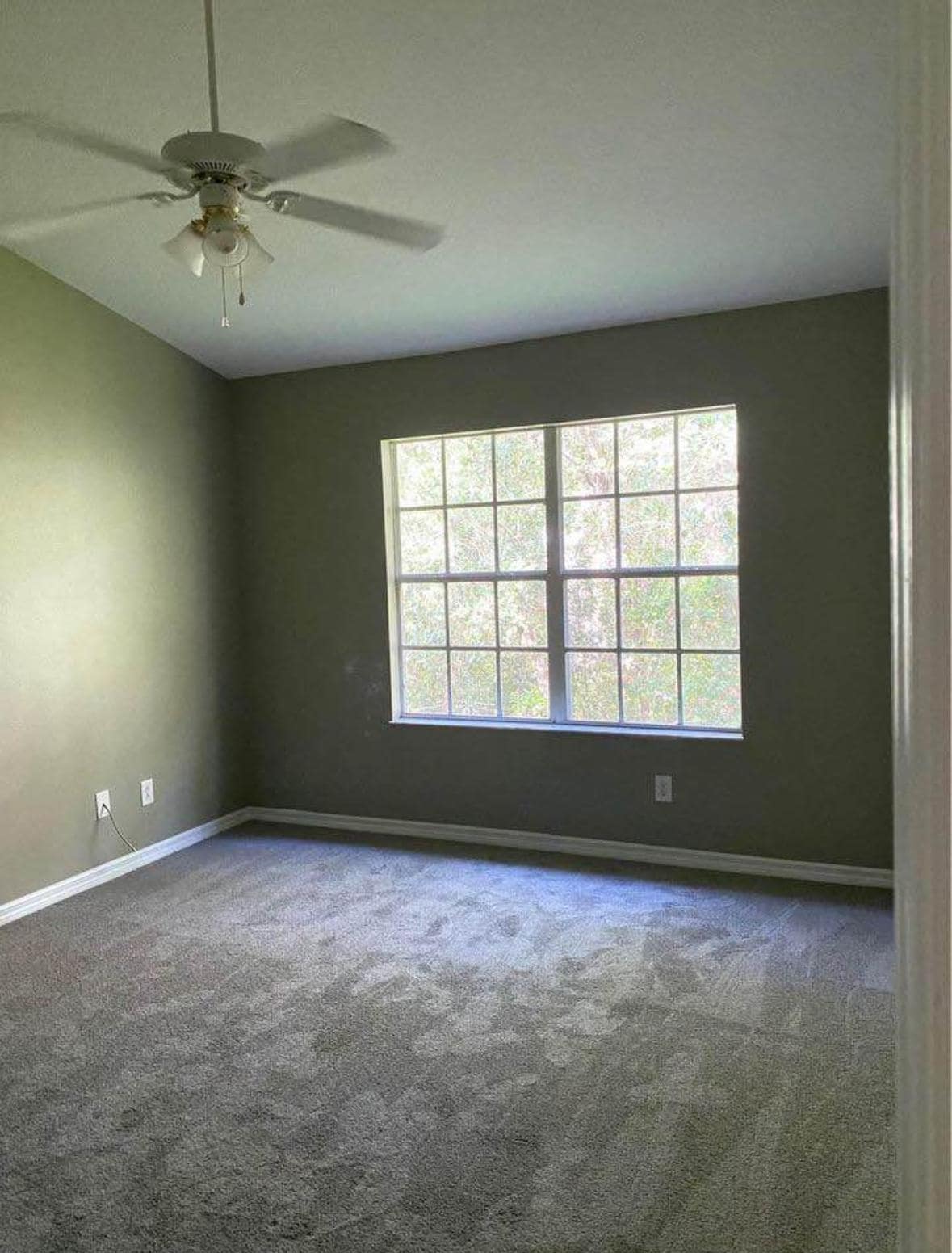 Master $915 - 3687 Oakdale Cir