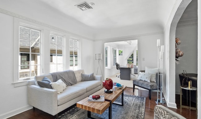 Building Photo - 1220 W 62nd St