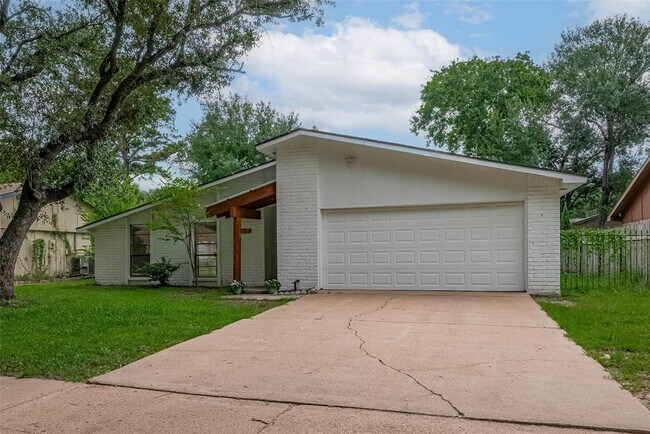 Building Photo - 3835 Cypressdale Dr