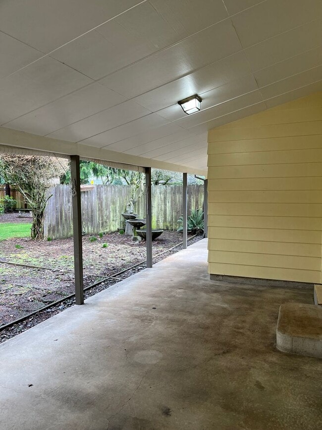 Building Photo - Mid-Mod on Missoula- Single Story!