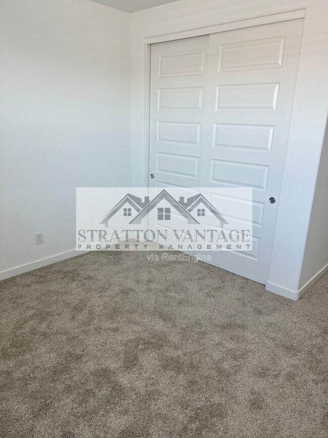 Building Photo - 5626 S 26th Ln