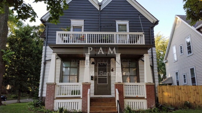 Building Photo - 902 E Chambers St