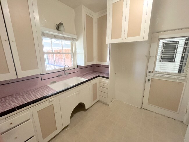 Building Photo - 1056 Euclid Ave