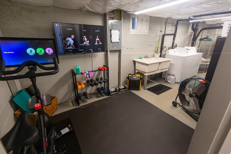 Building Photo - 5604 SE 97th Ave