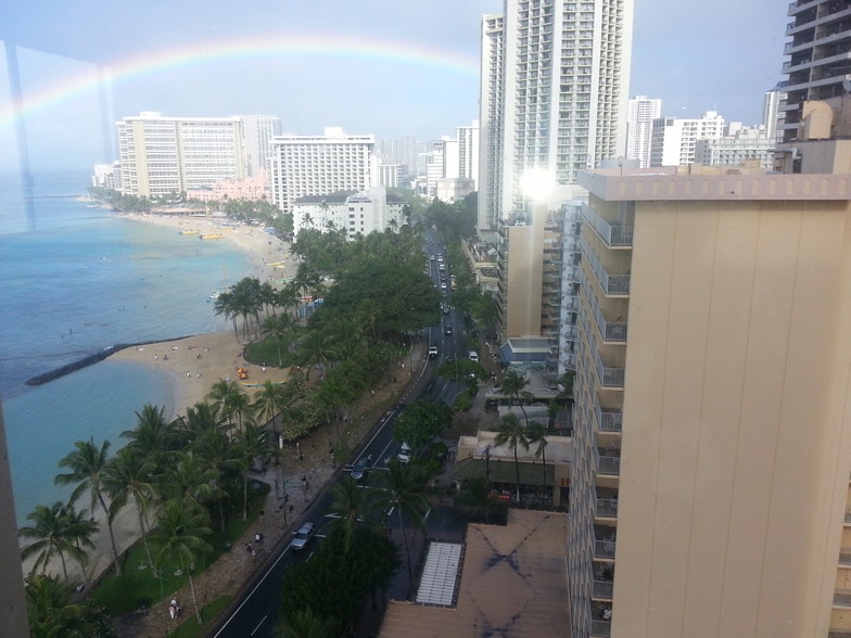 Building Photo - 2500 Kalakaua Ave