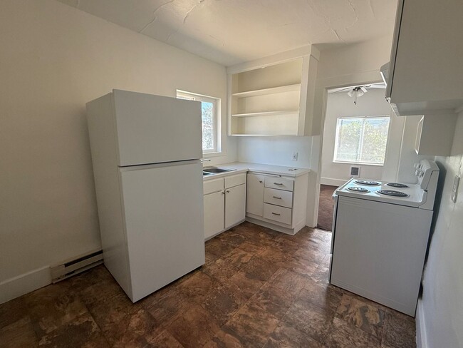 Building Photo - Now renting 2 bedroom House