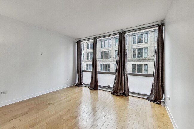Building Photo - 8 E Randolph St