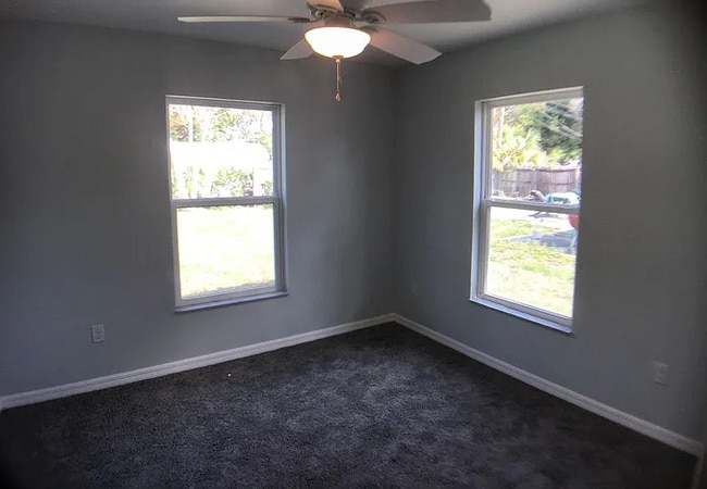 Building Photo - Free 50 inch flat screen TV with every sig...