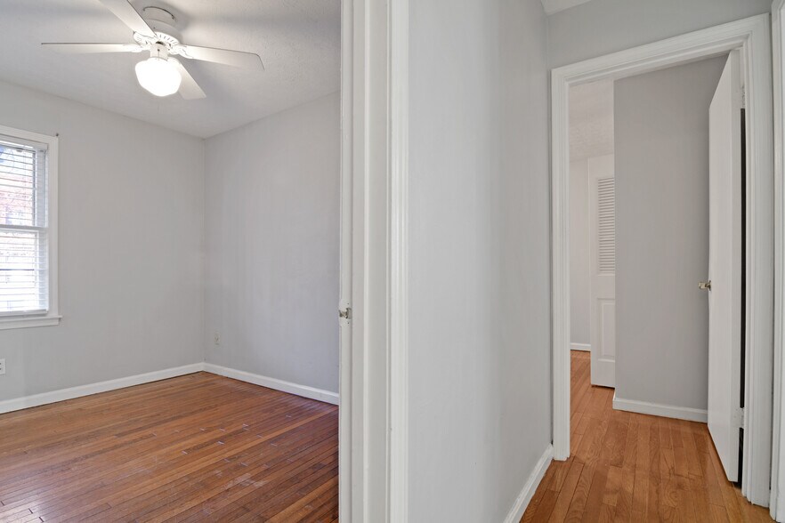 Building Photo - 402 W Hill St