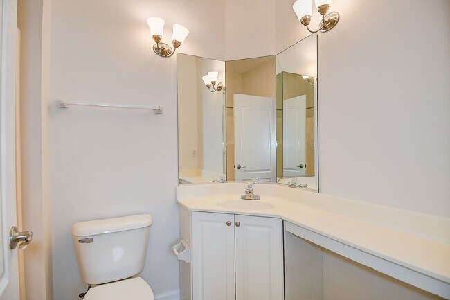 Building Photo - FOR RENT - VIRGINIA BEACH