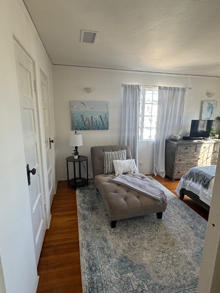 Building Photo - 814 Encino Ln