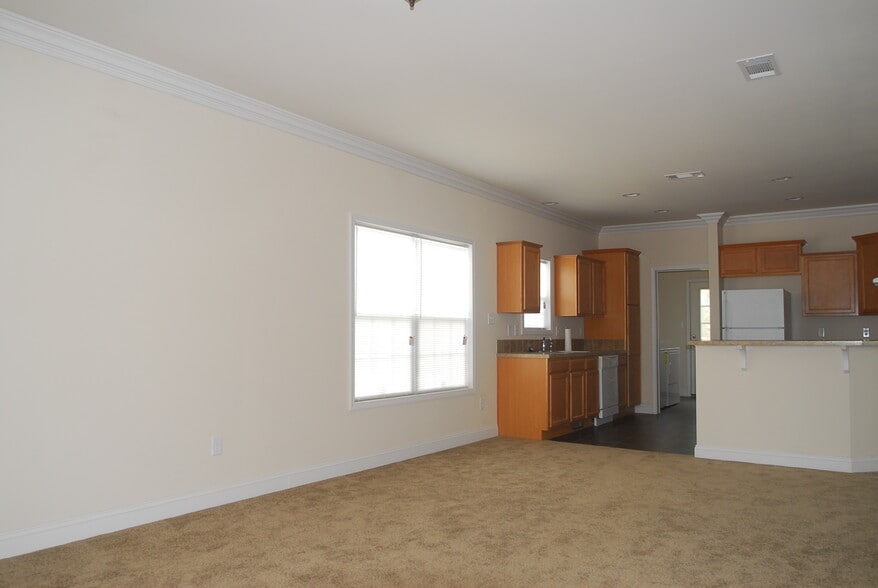 Building Photo - 15340 6th St