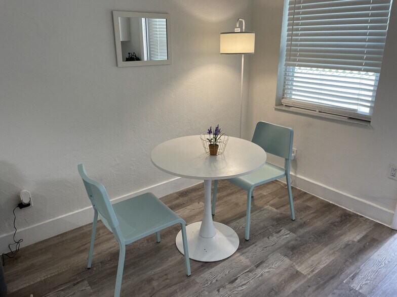 Building Photo - 522 NW 11th Ave