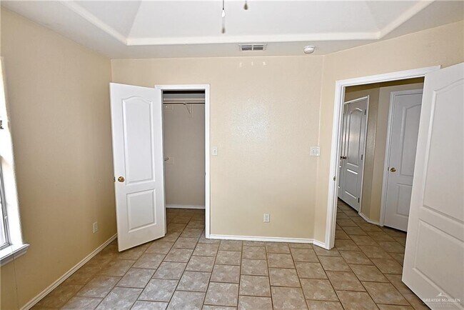 Building Photo - 17 West Dr