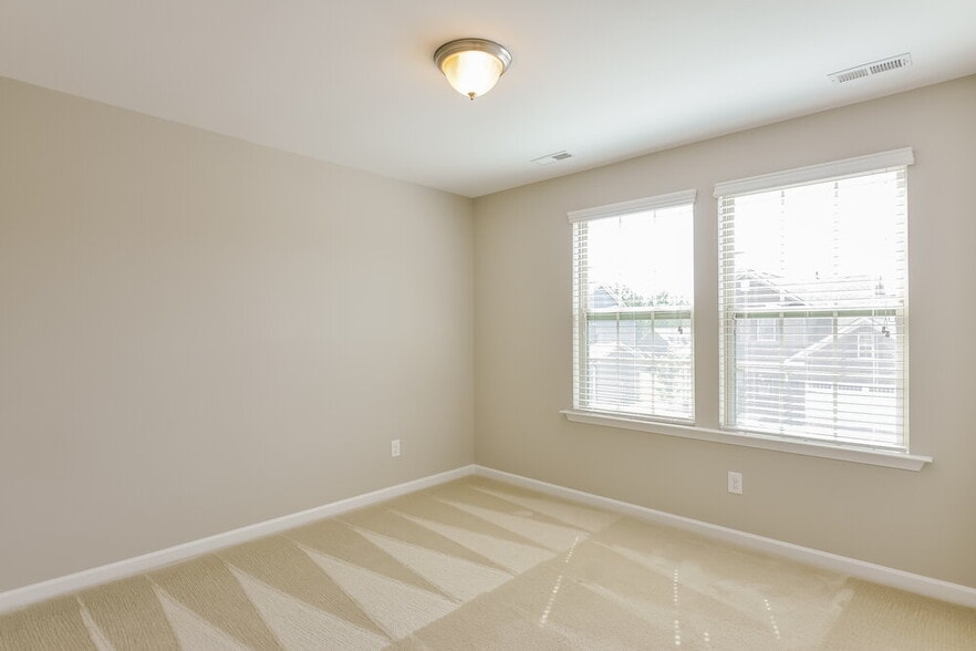 Building Photo - 61 Chinaberry Dr