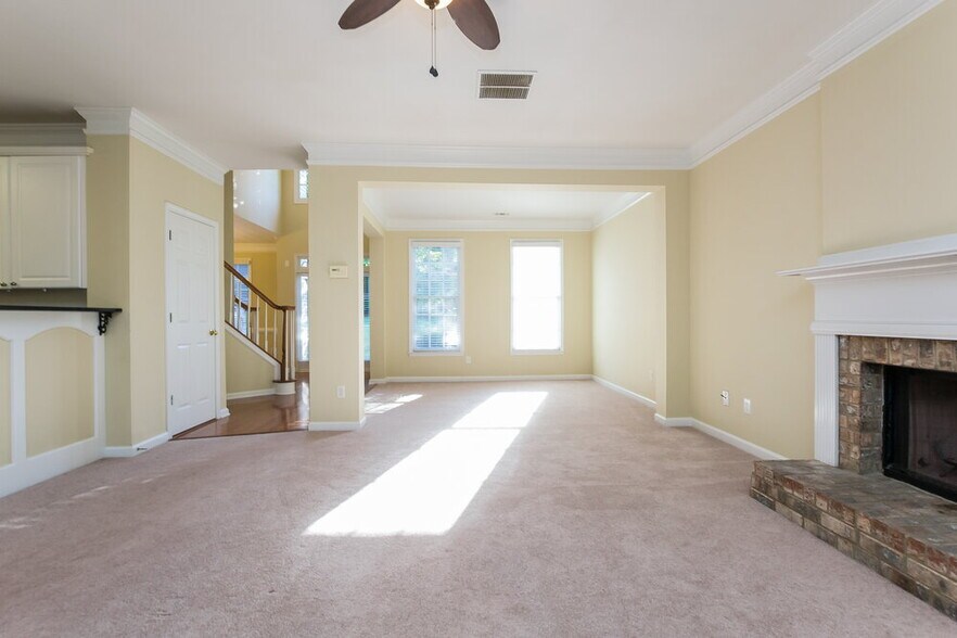 Building Photo - 1042 Amberton Ln