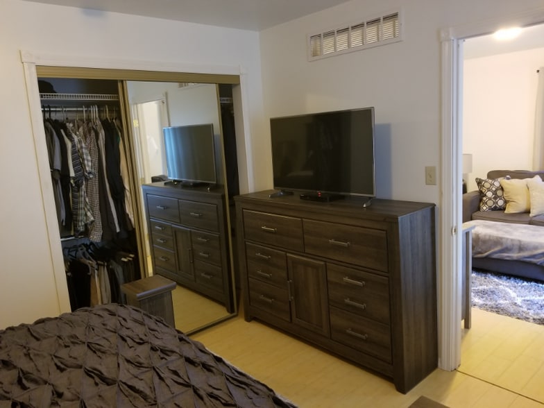 Building Photo - 1713 Wade St Ext