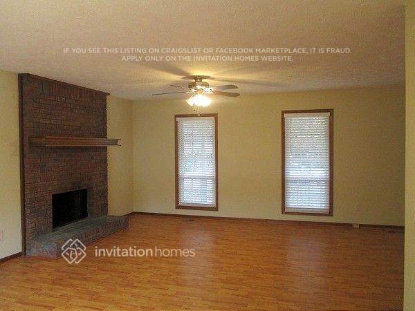 Building Photo - 3142 Country Lake Dr