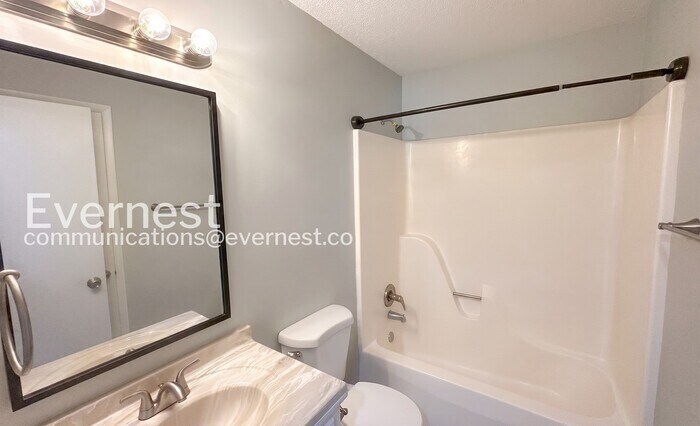Building Photo - 3729 NW Millbrae Dr