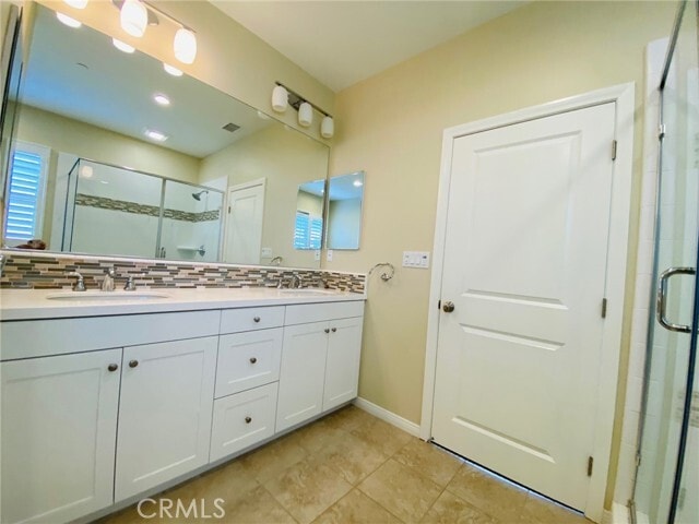 Building Photo - 72 Maple Ash