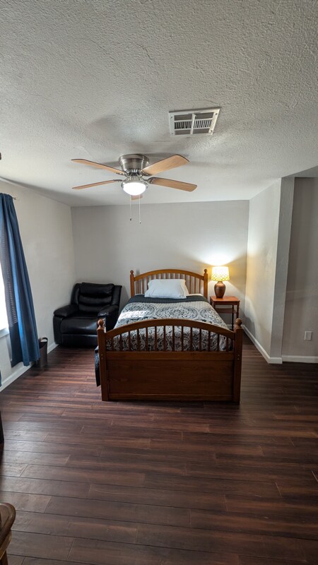 Building Photo - 1004 NE 28th St