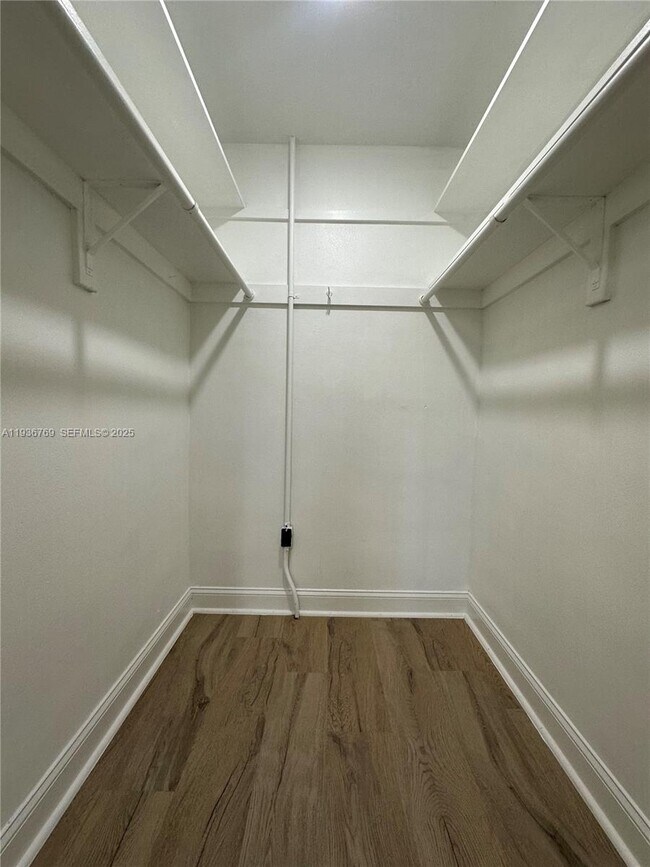 Building Photo - 110 NE 19th Ave