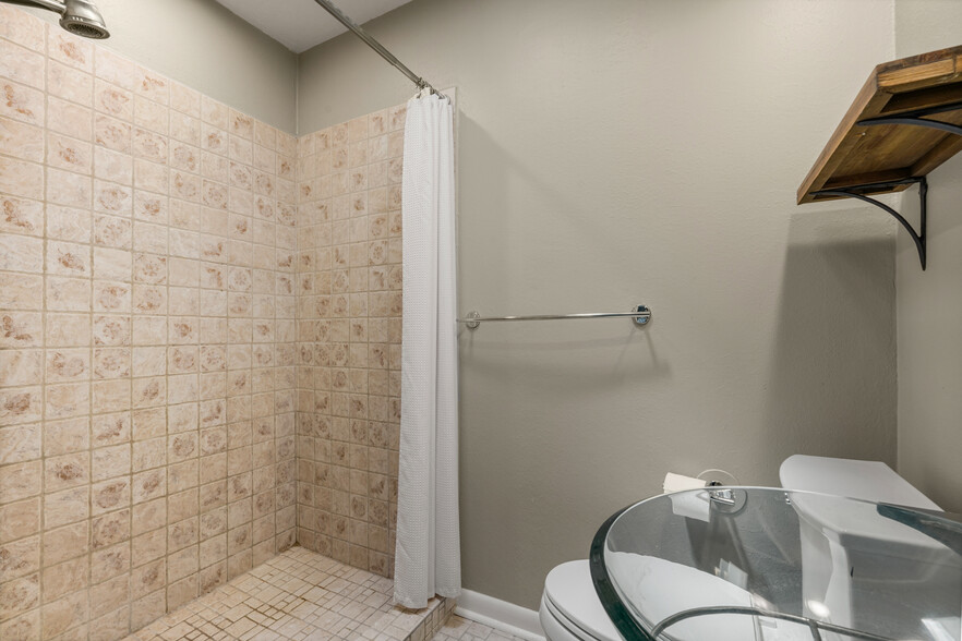 Building Photo - 4942 Cherry Hills Dr