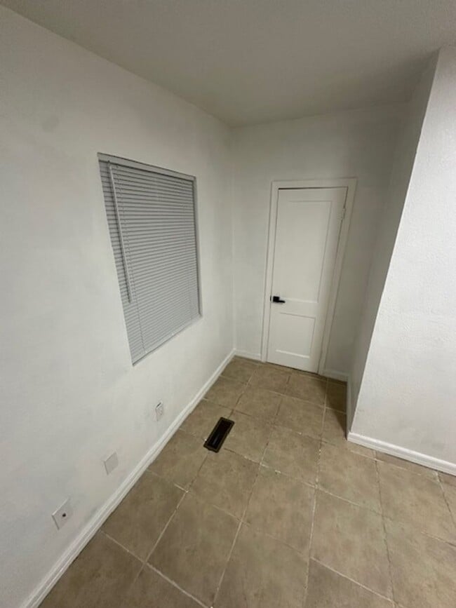 Building Photo - JP - Early