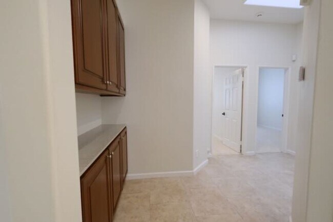 Building Photo - Stunning 3 bedroom home in San Clemente