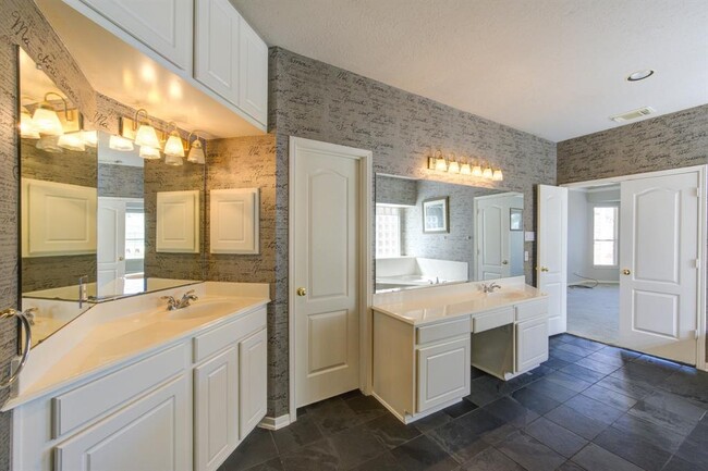 Building Photo - 19230 Canyon Bay Dr