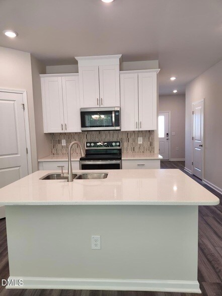 Building Photo - 250 Brook Farm Ln