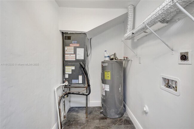 Building Photo - 5980 SW 40th Ave