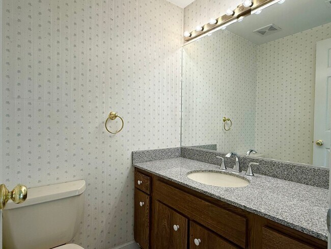 Building Photo - 71 Oak Knoll Dr