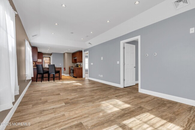 Building Photo - 35 Lipman Pl