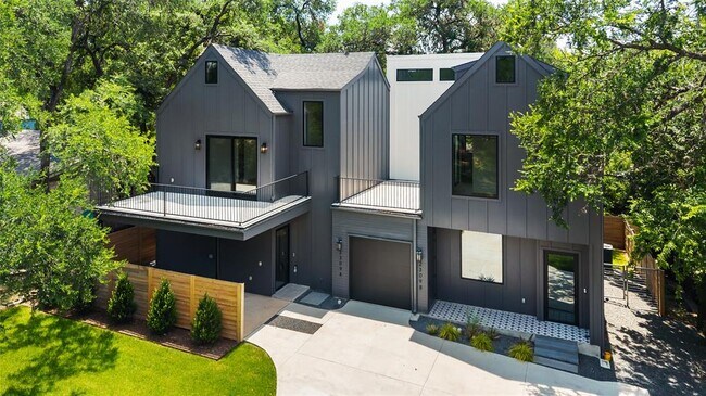 Building Photo - 2309 La Casa Dr