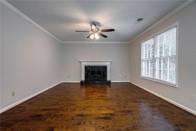 Building Photo - 8895 Club River Dr