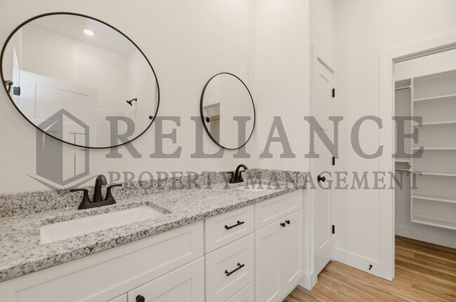 Building Photo - 613 Elmwood St