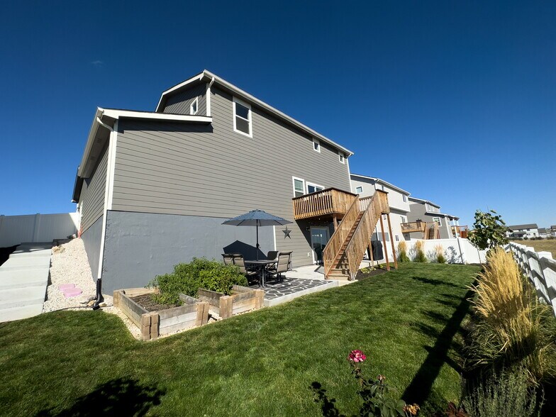 Building Photo - 965 Mouflon Dr