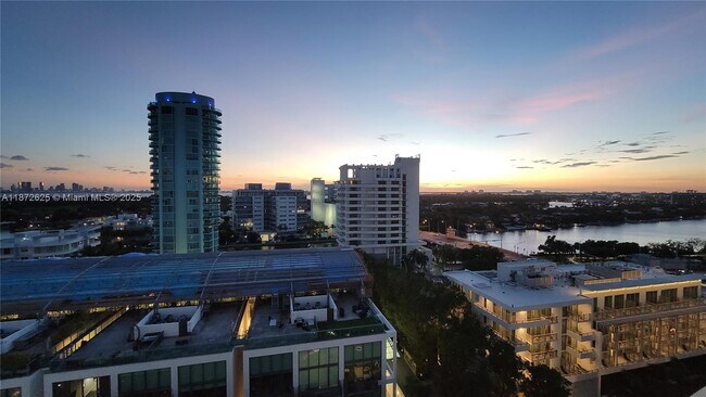 Building Photo - 6039 Collins Ave