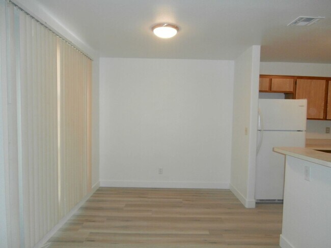 Building Photo - Pleasant 2 Bedroom 2 Bathroom Condo in Gated Community!