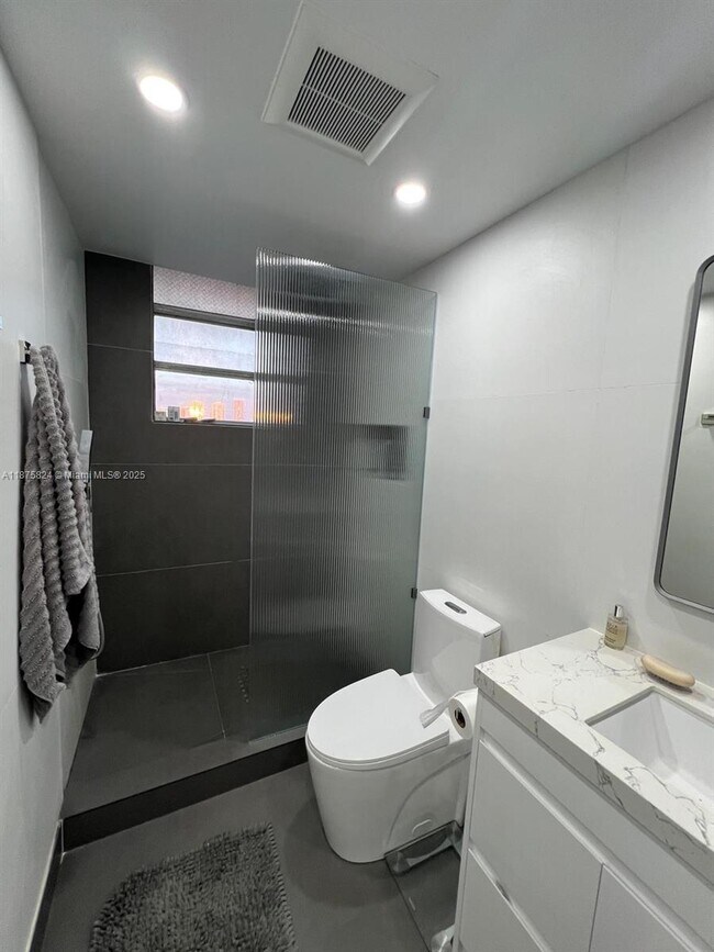 Building Photo - 2903 N Miami Beach Blvd