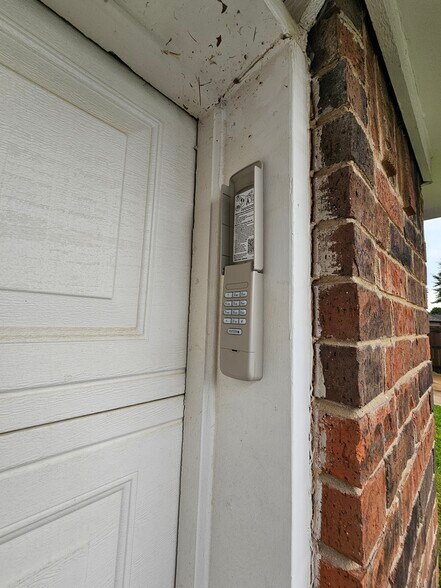 Building Photo - 224 Simmons Dr