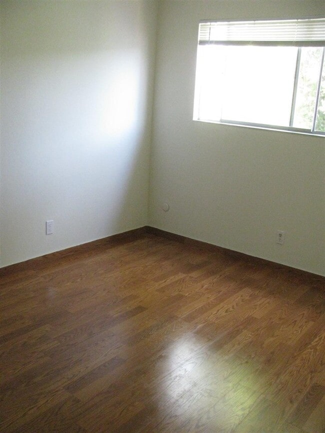 Building Photo - 2375 Chestnut St