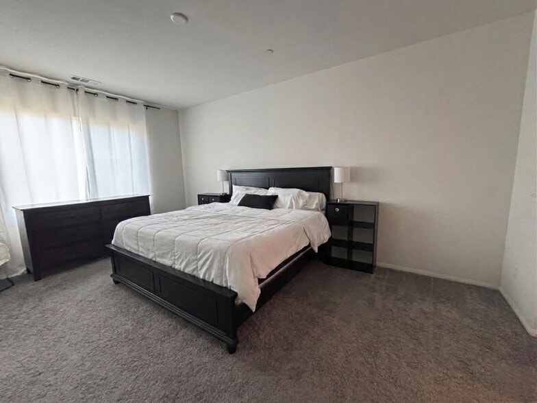 Building Photo - 3421 Andrew Ave