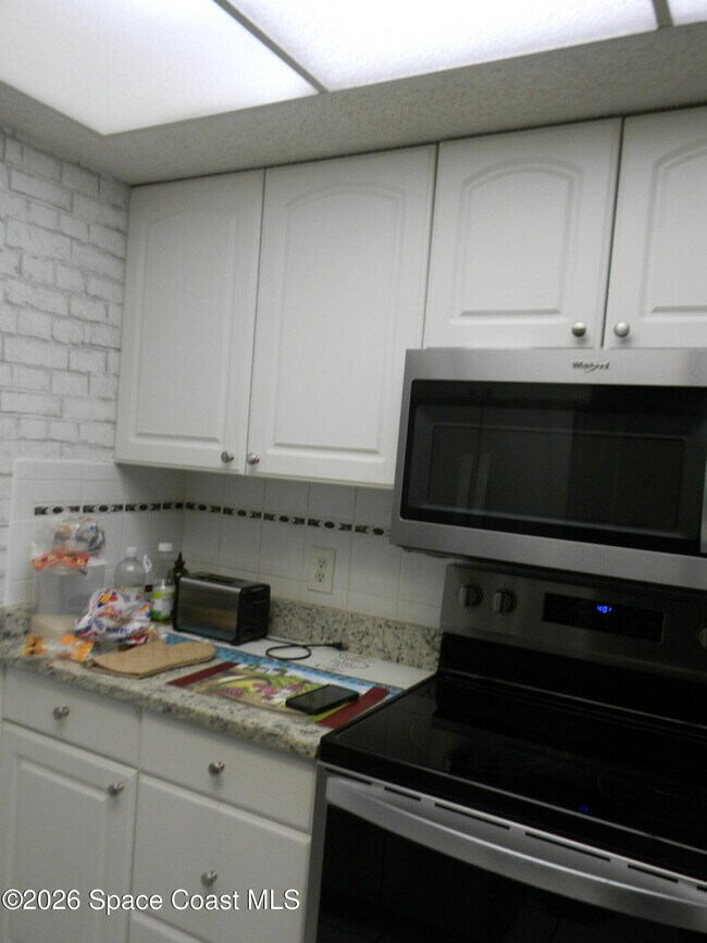 Building Photo - 981 Sonesta Ave NE