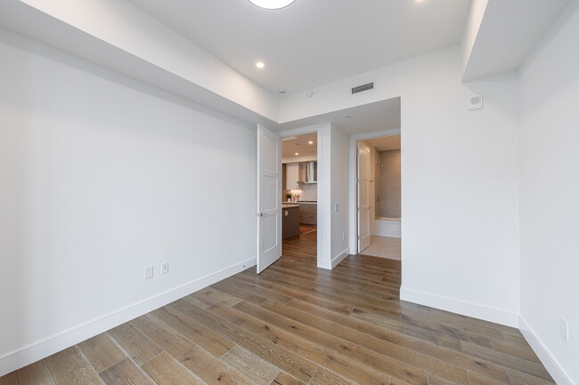 Building Photo - 2425 Peachtree Rd NE