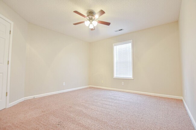 Building Photo - Pet Friendly Three Bedroom with Bonus!