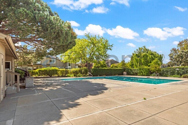 Building Photo - 1030 Gull Ave