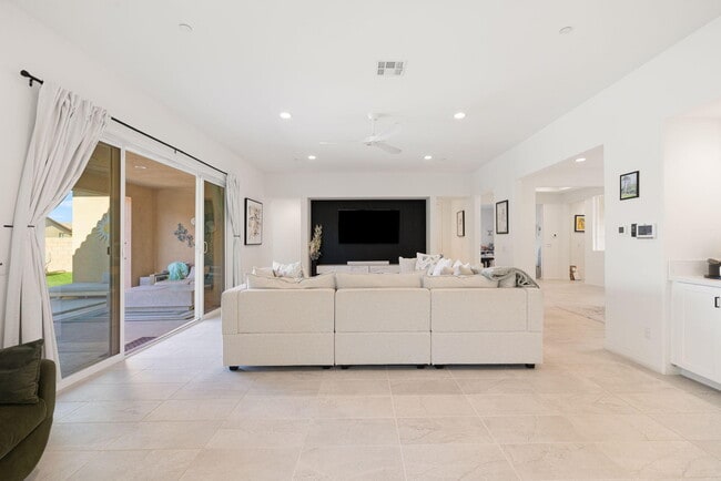 Building Photo - 81890 Via Encinitas