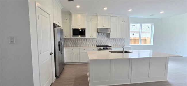 Building Photo - 6319 Seafoam Lake Dr